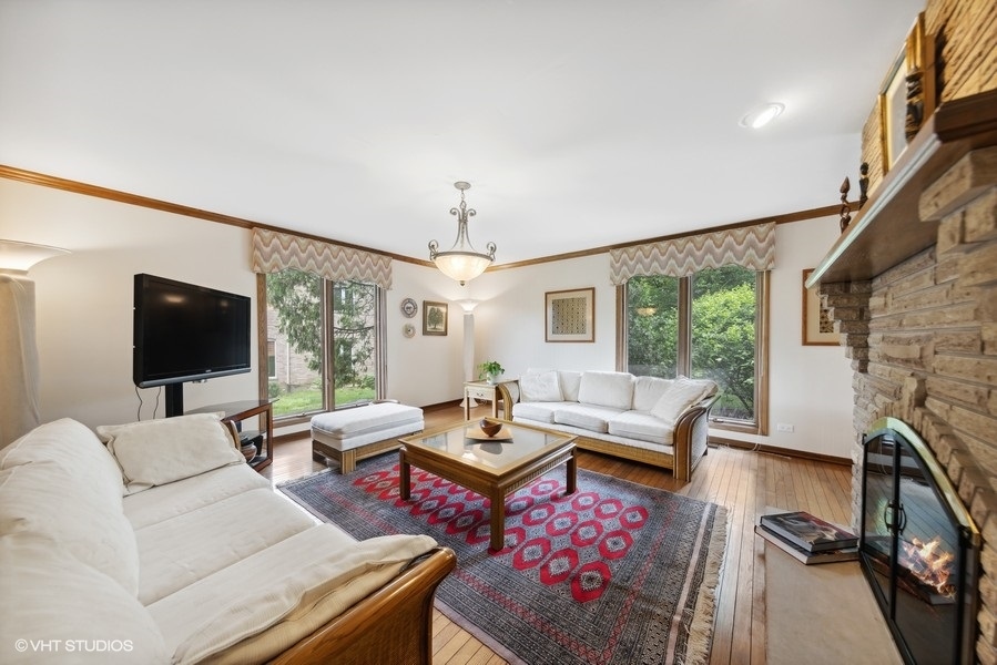 2 Keri Lane Burr Ridge, IL 60527 - Photo 10 of 24 a living room with furniture and a flat screen tv