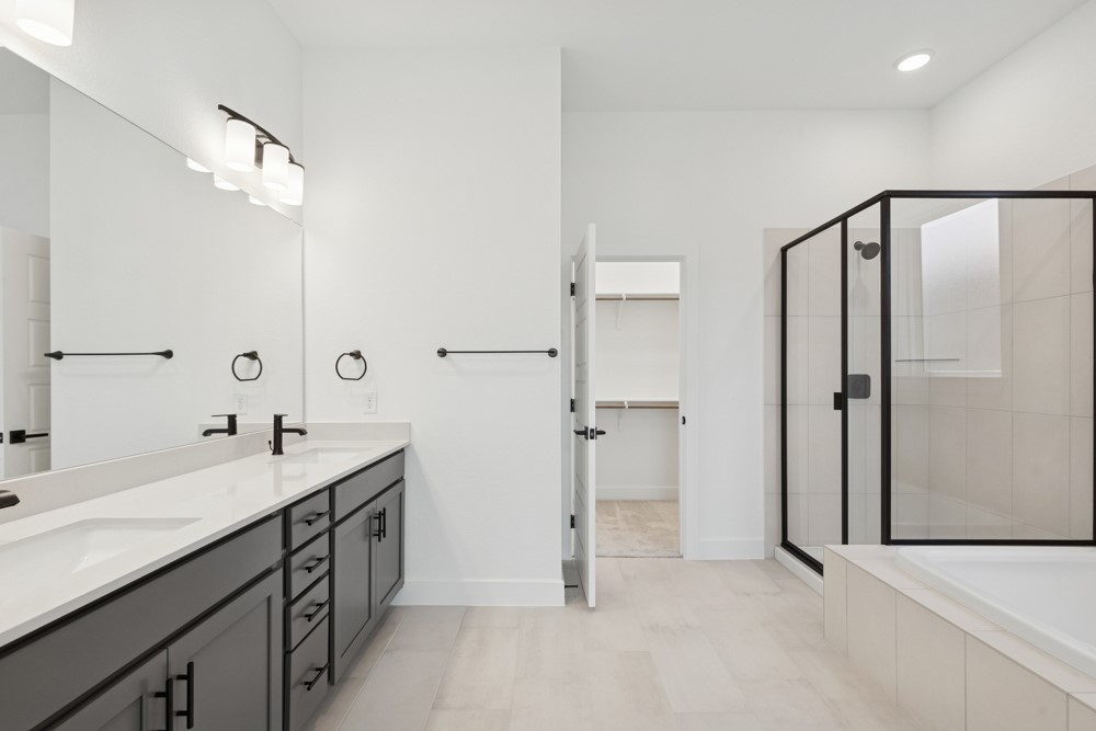 1340 Hartley Drive Leander, TX 78641 - Photo 7 of 24 Owner's Bathroom