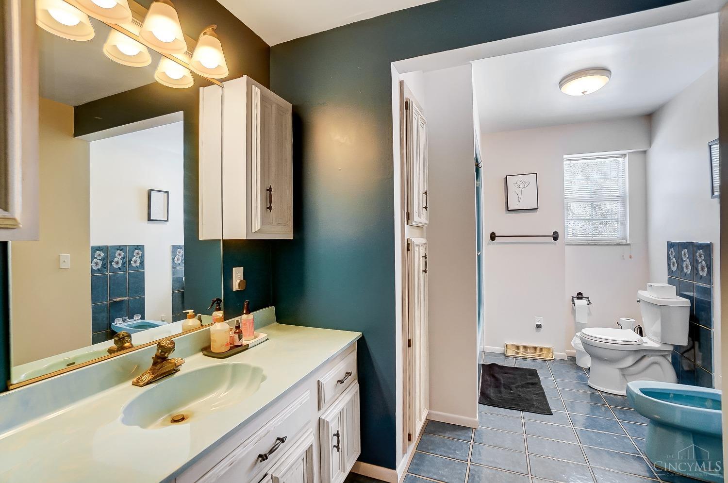 5956 Snyder Road Cincinnati, OH 45247 - Photo 13 of 28 Gallery Image 13