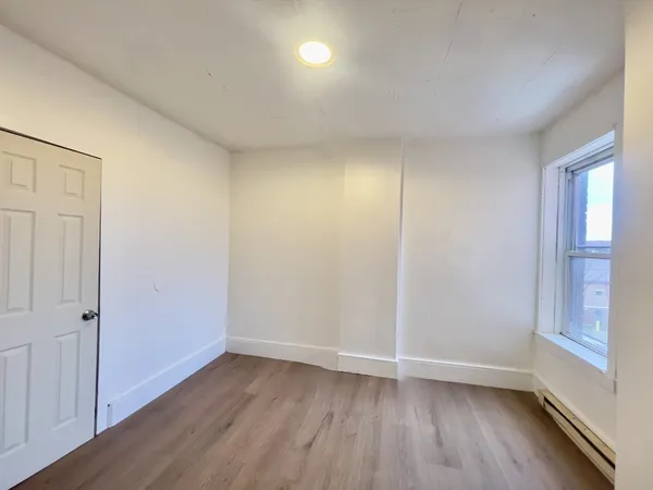 $1,800 | 650 High Street, Unit 3, Holyoke, MA 01040