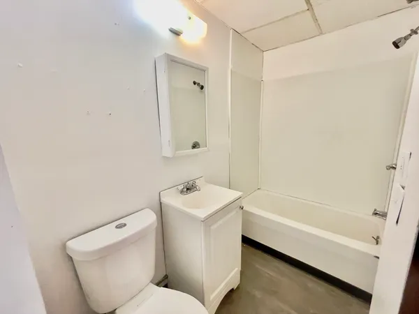 $1,800 | 650 High Street, Unit 3, Holyoke, MA 01040