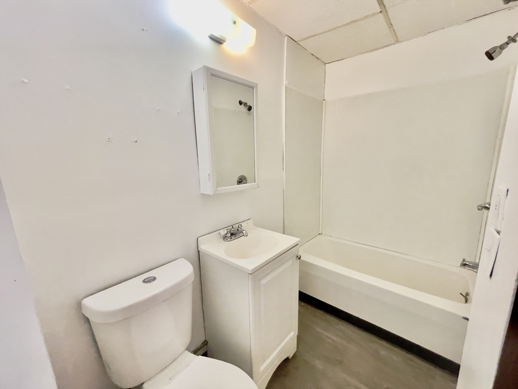 650 High Street, Unit 3 Holyoke, MA 01040 - Photo 6 of 8