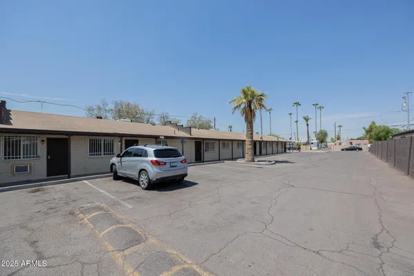 $895 | 1915 North 26th Place, Unit 6, Phoenix, AZ 85008