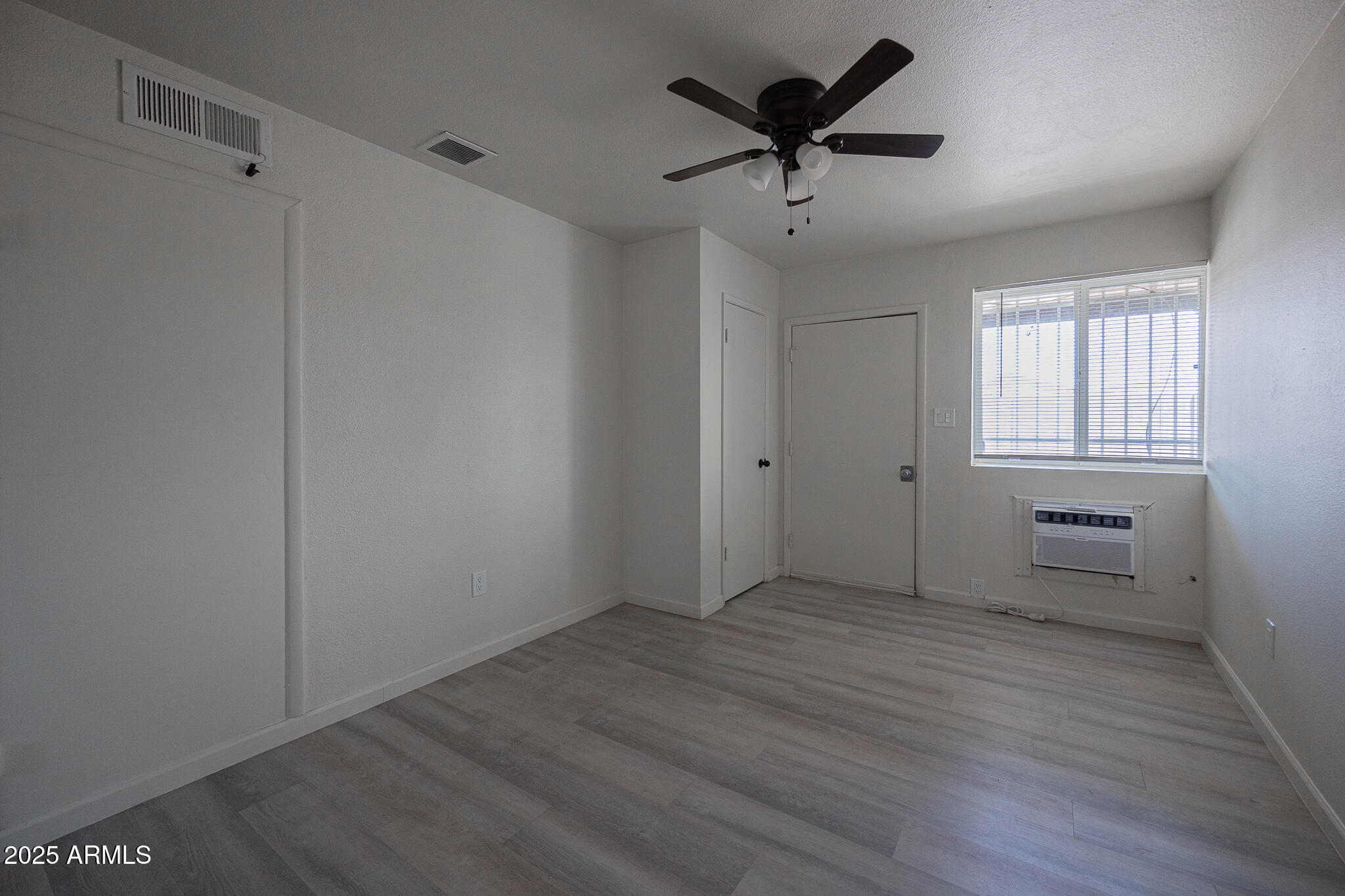 1915 North 26th Place, Unit 6 Phoenix, AZ 85008 - Photo 3 of 10 B33A6520