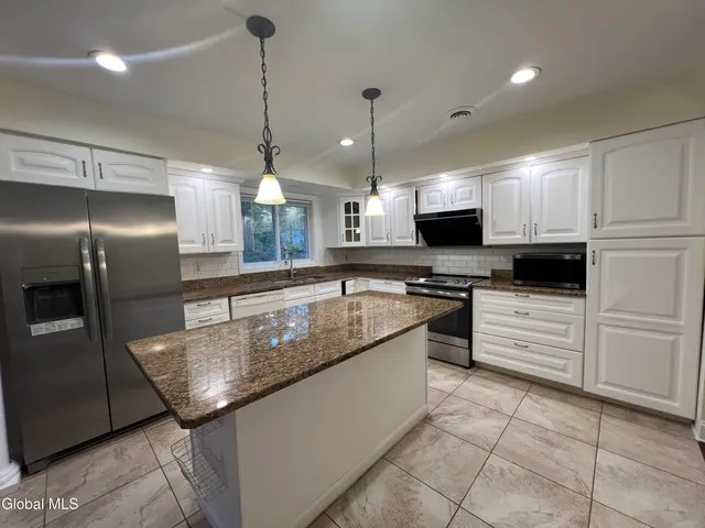 $538,000 | 841 Red Oak Drive, Niskayuna, NY 12309