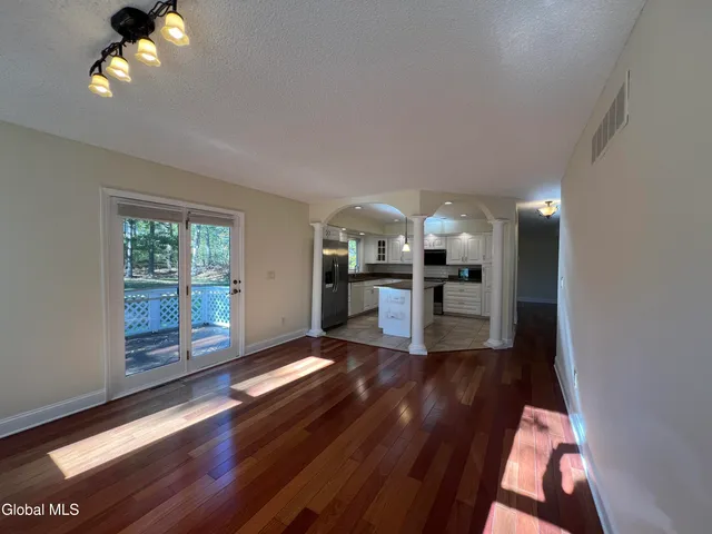 $538,000 | 841 Red Oak Drive, Niskayuna, NY 12309