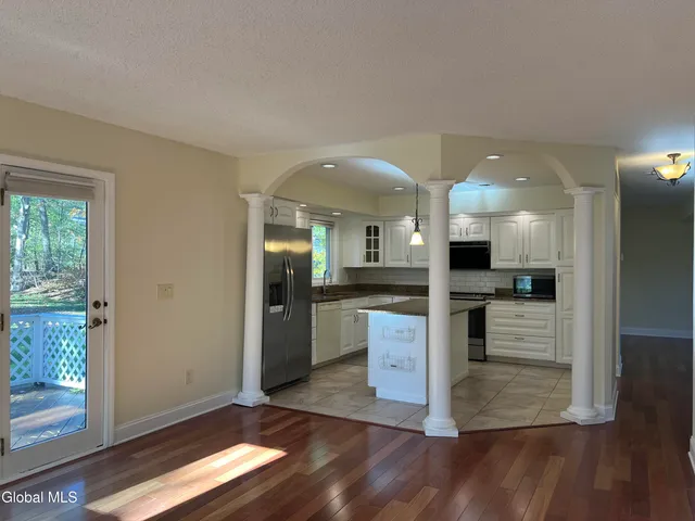 $538,000 | 841 Red Oak Drive, Niskayuna, NY 12309