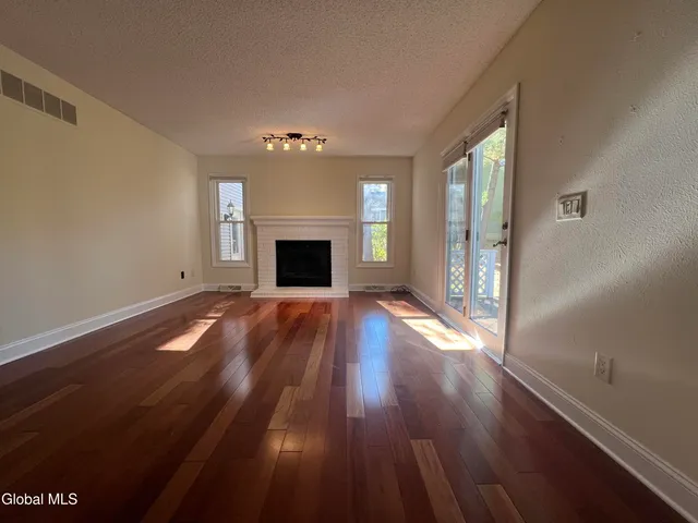 $538,000 | 841 Red Oak Drive, Niskayuna, NY 12309