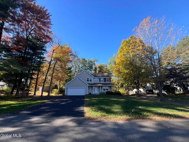 $538,000 | 841 Red Oak Drive, Niskayuna, NY 12309