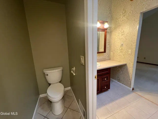 $538,000 | 841 Red Oak Drive, Niskayuna, NY 12309