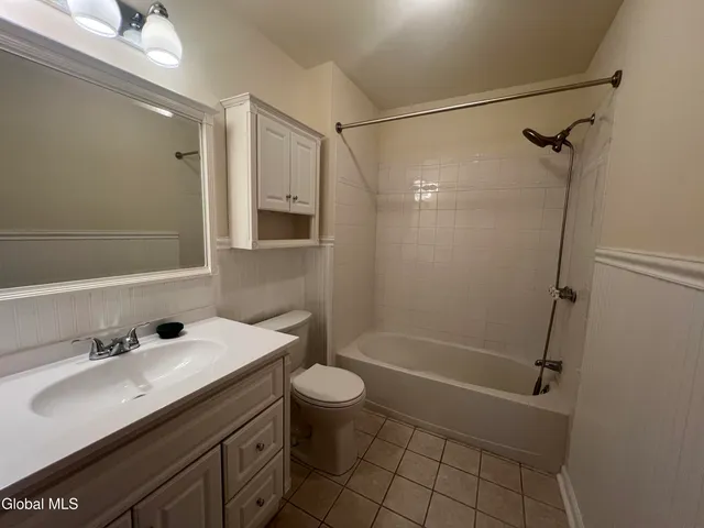 $538,000 | 841 Red Oak Drive, Niskayuna, NY 12309