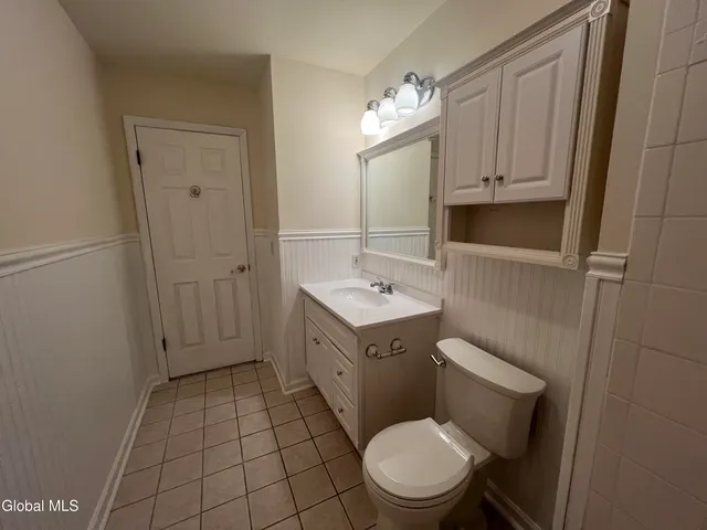 $538,000 | 841 Red Oak Drive, Niskayuna, NY 12309