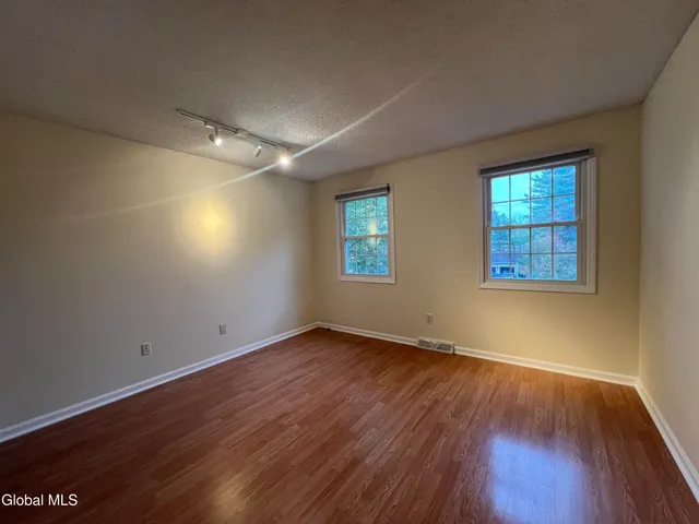 $538,000 | 841 Red Oak Drive, Niskayuna, NY 12309