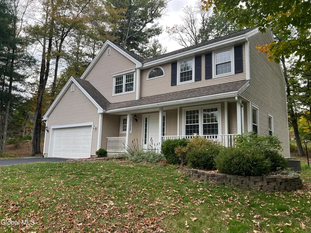 $538,000 | 841 Red Oak Drive, Niskayuna, NY 12309