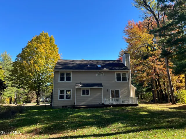 $538,000 | 841 Red Oak Drive, Niskayuna, NY 12309