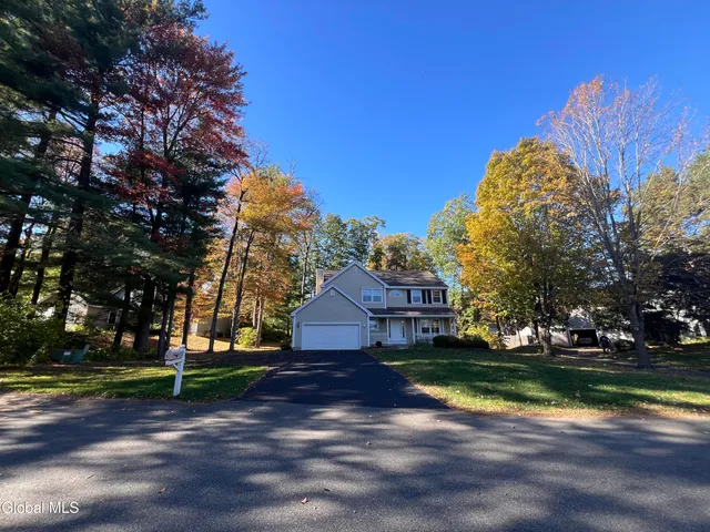 $538,000 | 841 Red Oak Drive, Niskayuna, NY 12309