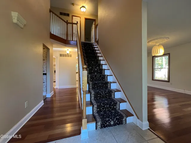 $538,000 | 841 Red Oak Drive, Niskayuna, NY 12309