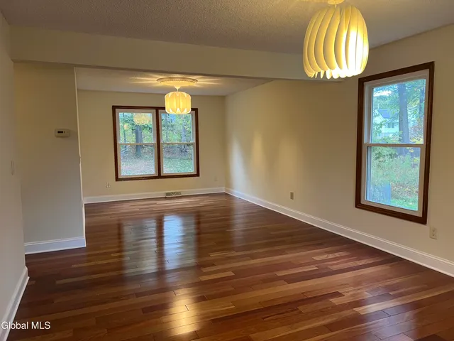 $538,000 | 841 Red Oak Drive, Niskayuna, NY 12309