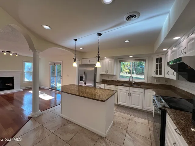 $538,000 | 841 Red Oak Drive, Niskayuna, NY 12309