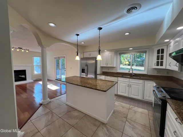 $538,000 | 841 Red Oak Drive, Niskayuna, NY 12309