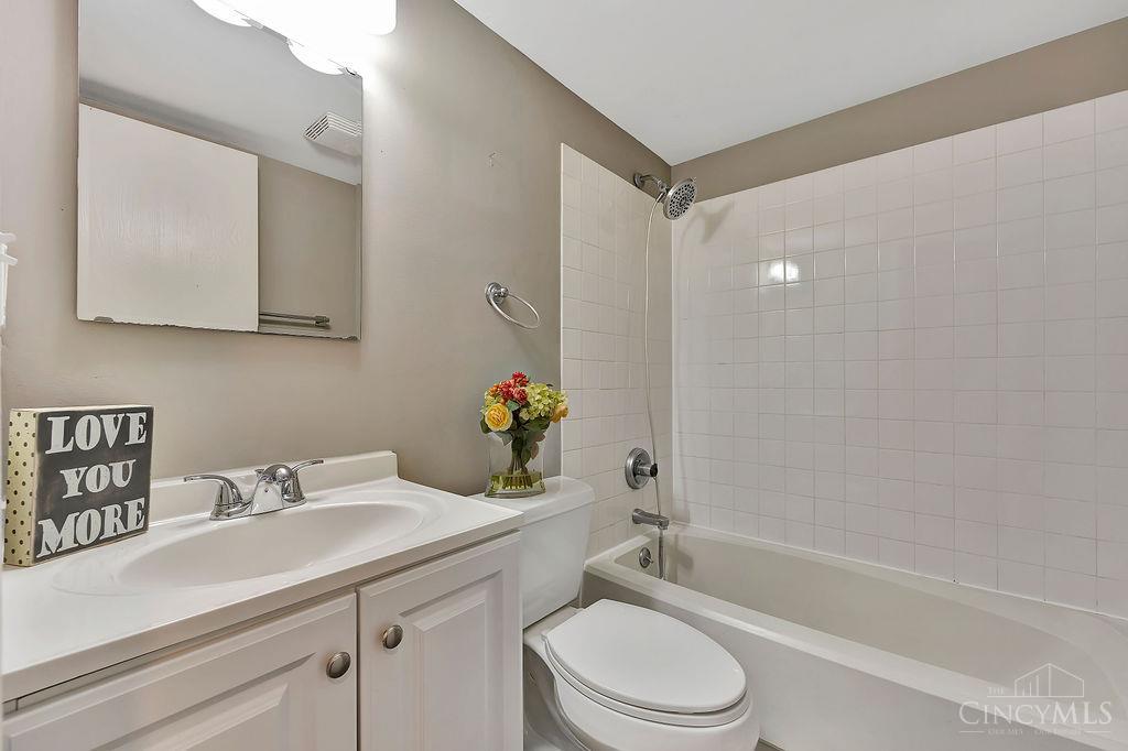 3690 Mack Road, Unit 2 Fairfield, OH 45014 - Photo 26 of 31 Spacious updated full bathroom.
