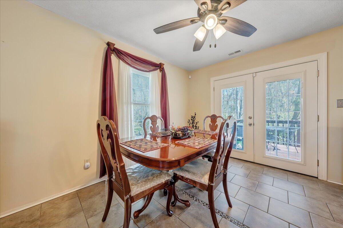 792 Rock Road West Radford, VA 24141 - Photo 4 of 26 04-MIB09660