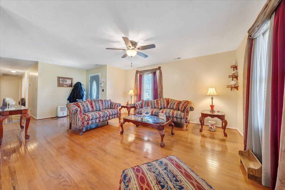 792 Rock Road West Radford, VA 24141 - Photo 8 of 26 08-MIB09675