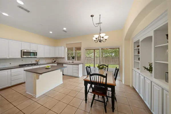 $715,000 | 50 East Sundance Circle, The Woodlands, TX 77382