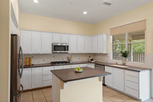$715,000 | 50 East Sundance Circle, The Woodlands, TX 77382