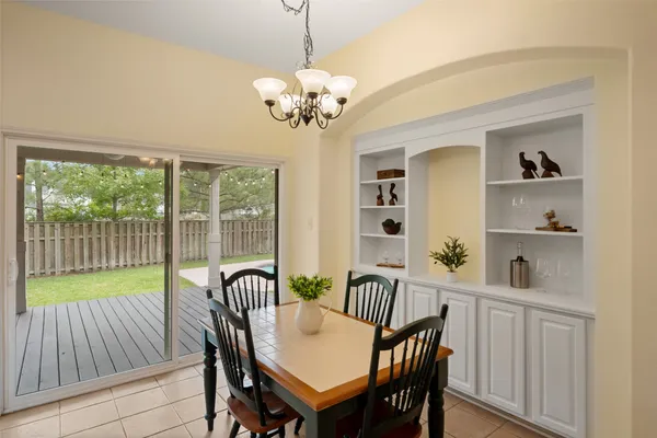 $715,000 | 50 East Sundance Circle, The Woodlands, TX 77382