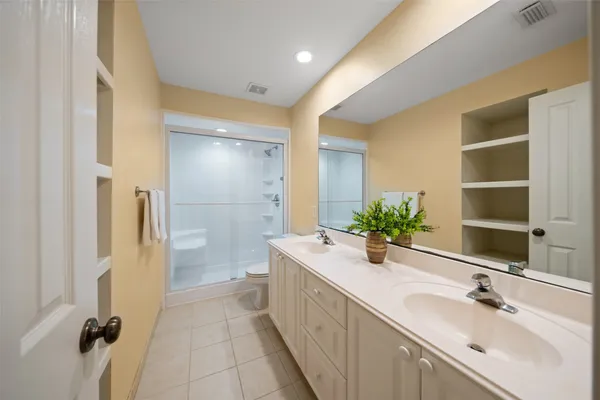 $715,000 | 50 East Sundance Circle, The Woodlands, TX 77382