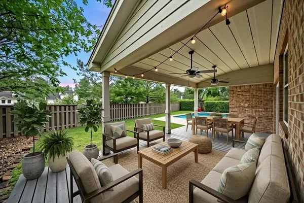 $715,000 | 50 East Sundance Circle, The Woodlands, TX 77382