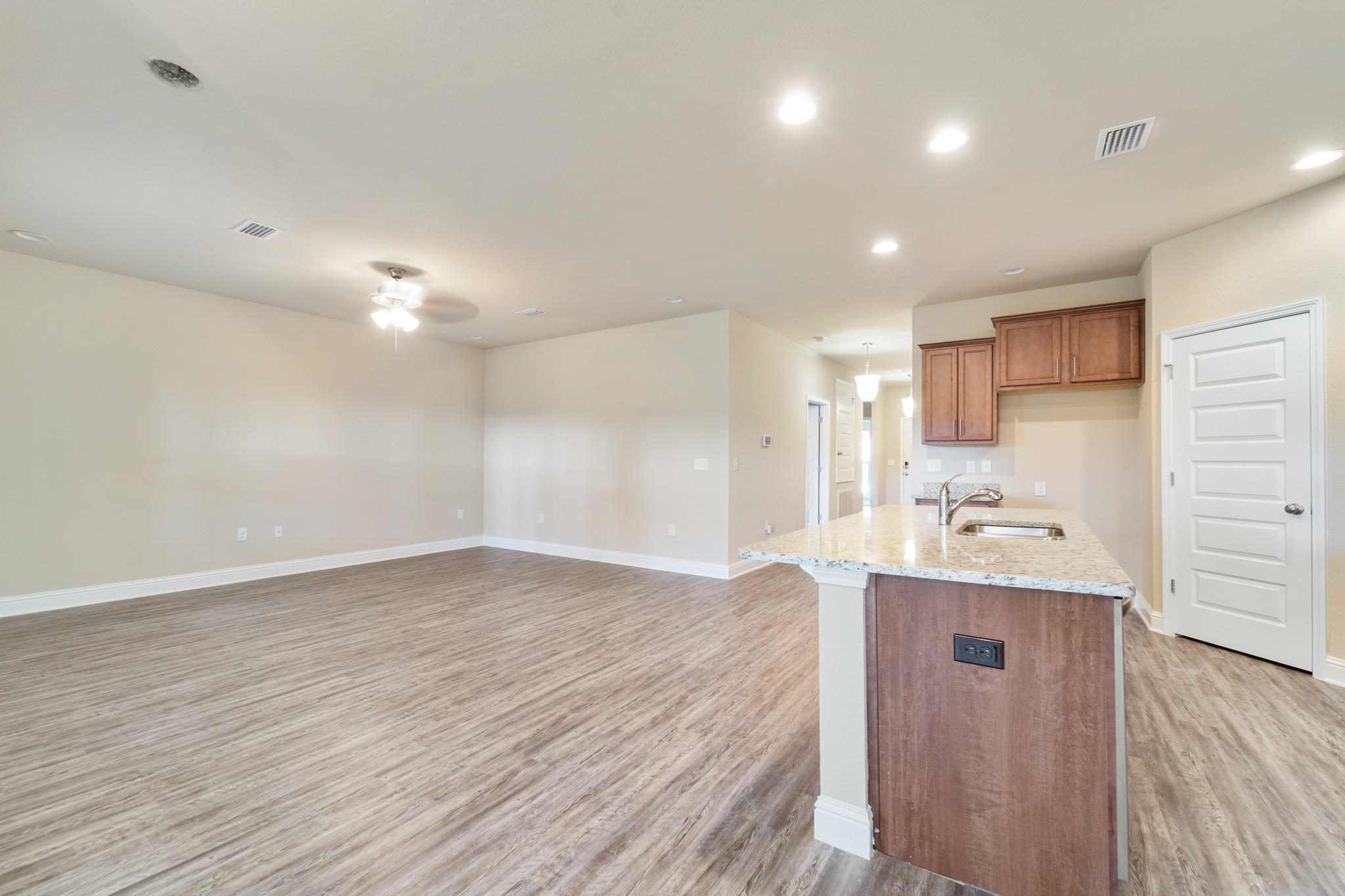 113 Dusky Way Freeport, FL 32439 - Photo 4 of 39 Gallery Image 4