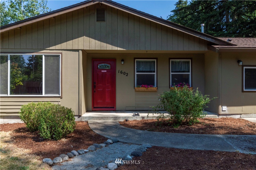 1602 Golf Club Road Southeast Lacey, WA 98503 - Photo 4 of 27 Gallery Image 4
