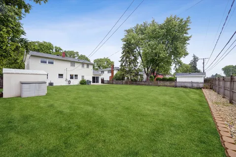 $575,000 | 919 East Ironwood Drive, Mount Prospect, IL 60056