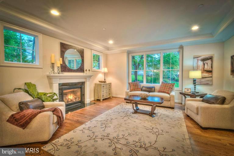8700 Melwood Road Bethesda, MD 20817 - Photo 3 of 12 Living Room