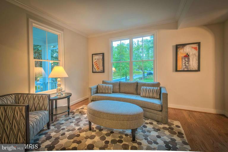 8700 Melwood Road Bethesda, MD 20817 - Photo 4 of 12 Living Room