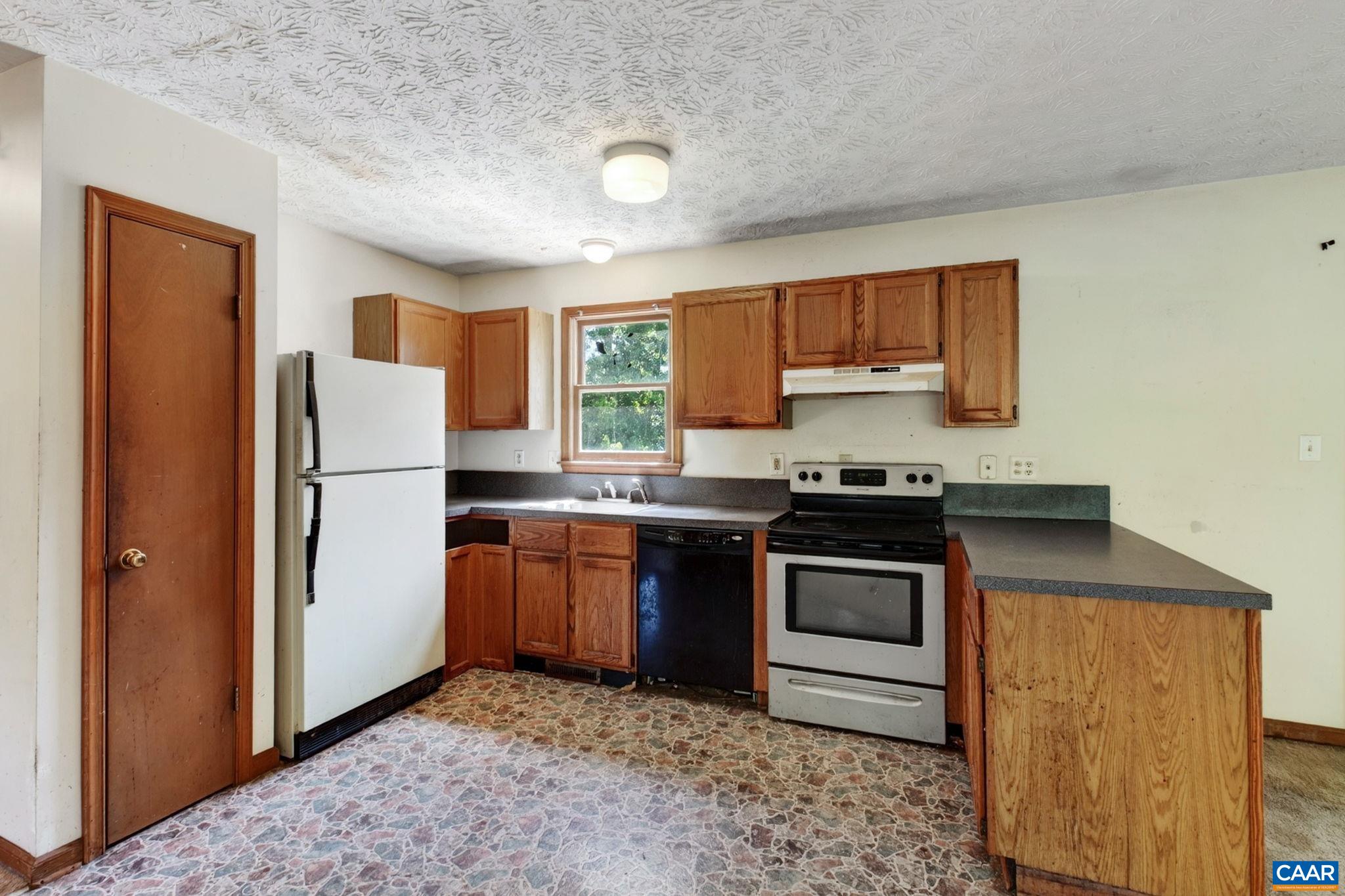 6 Oak Grove Road Palmyra, VA 22963 - Photo 9 of 29 Gallery Image 9