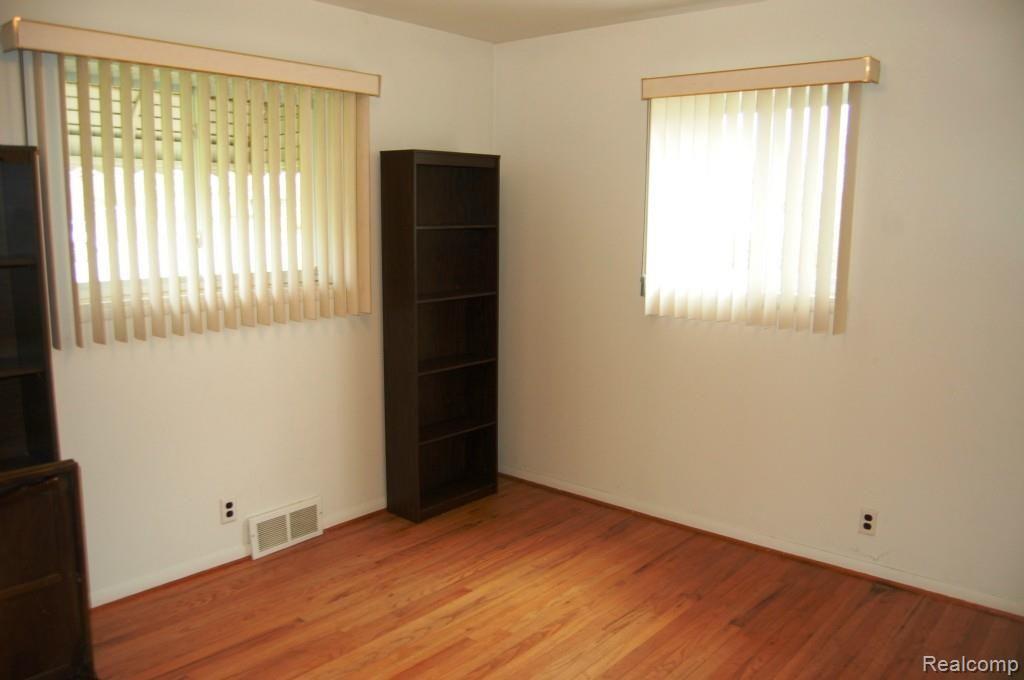 1404 North Main Street Rochester, MI 48307 - Photo 8 of 18 DSC_1021.jpg