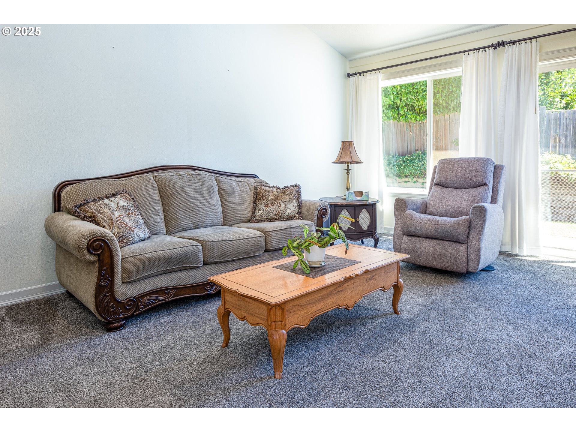 910 Kristen Way Cottage Grove, OR 97424 - Photo 11 of 44 Living Room