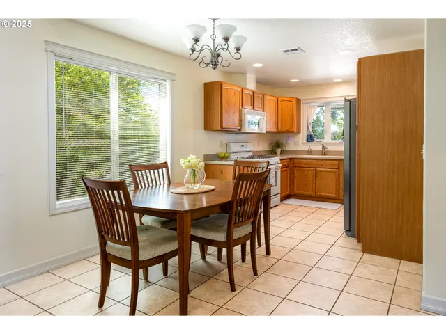 $424,900 | 910 Kristen Way, Cottage Grove, OR 97424