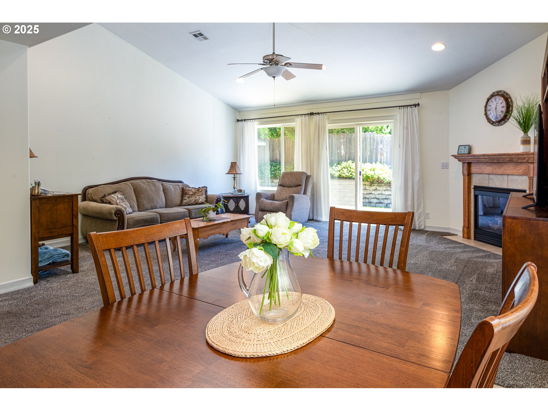 910 Kristen Way Cottage Grove, OR 97424 - Photo 16 of 44 Dining Room