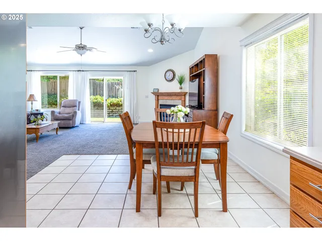 $424,900 | 910 Kristen Way, Cottage Grove, OR 97424