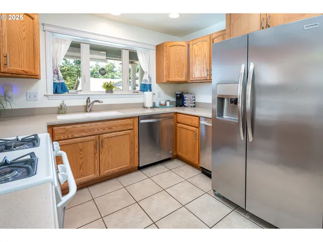 $424,900 | 910 Kristen Way, Cottage Grove, OR 97424