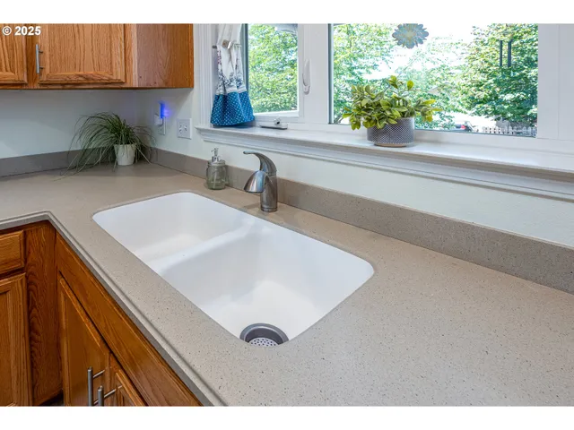 $424,900 | 910 Kristen Way, Cottage Grove, OR 97424