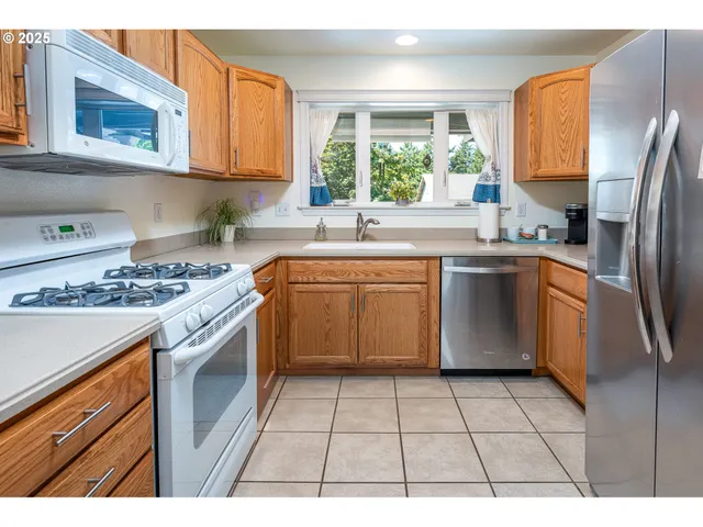 $424,900 | 910 Kristen Way, Cottage Grove, OR 97424