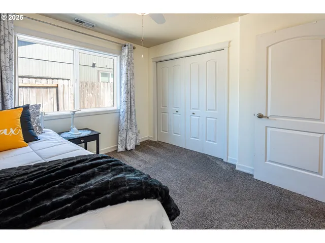 $424,900 | 910 Kristen Way, Cottage Grove, OR 97424