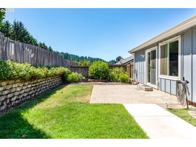 $424,900 | 910 Kristen Way, Cottage Grove, OR 97424