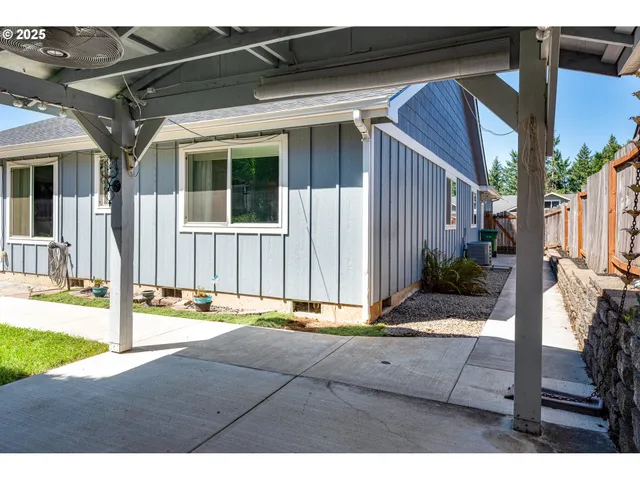 $424,900 | 910 Kristen Way, Cottage Grove, OR 97424