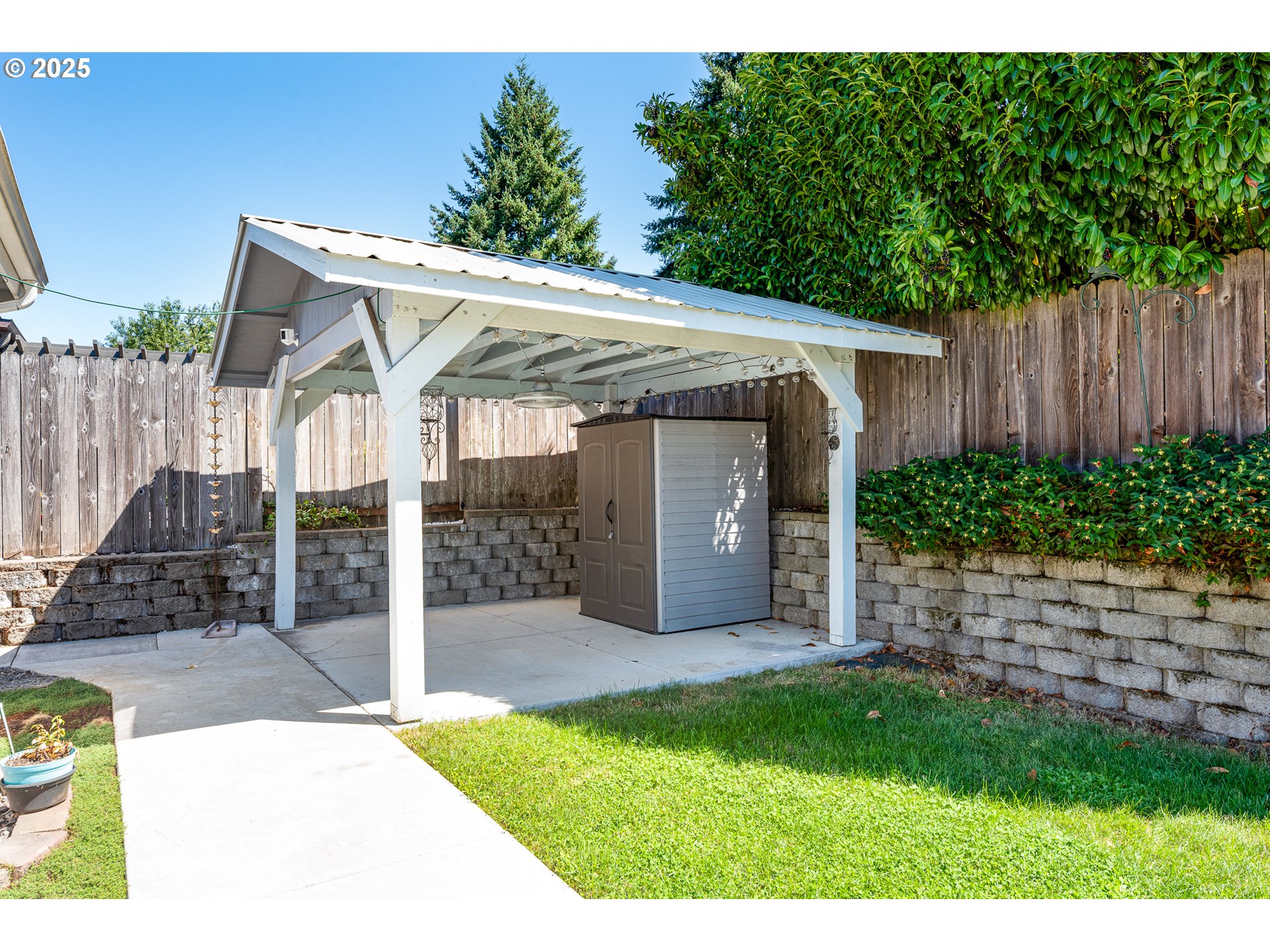 910 Kristen Way Cottage Grove, OR 97424 - Photo 38 of 44 Gazebo